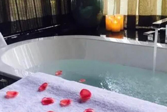 广州越秀水疗池中的失重冥想：当身体学会漂浮